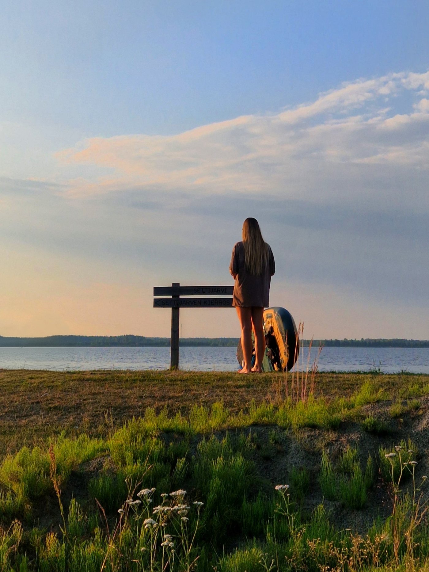 Kuva Eveliinasta rannalla.